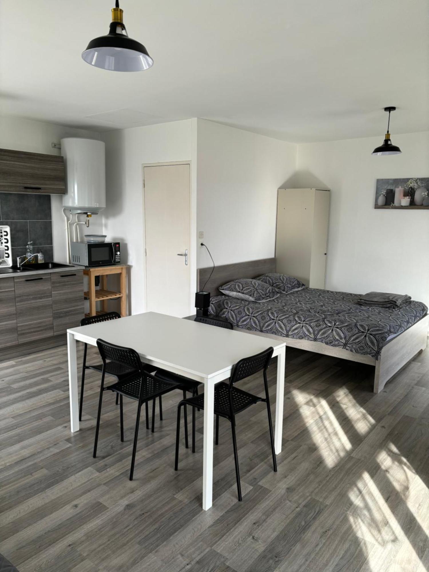 Studio Albert Avec Terrasse A Proximite De Мец Екстериор снимка