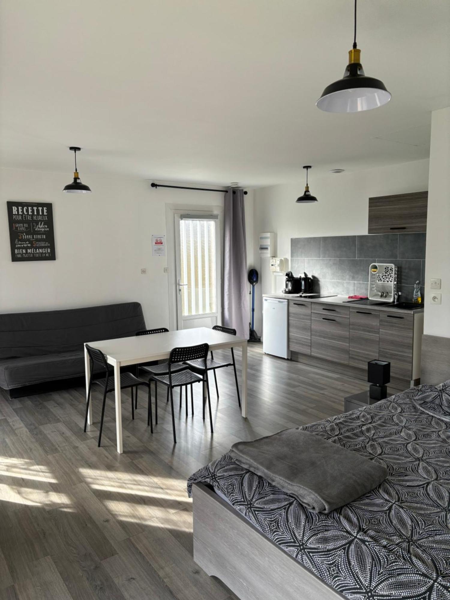 Studio Albert Avec Terrasse A Proximite De Мец Екстериор снимка